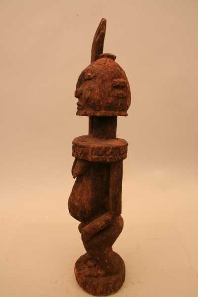 Dogon.(statue), d`afrique : Mali., statuette Dogon.(statue), masque ancien africain Dogon.(statue), art du Mali. - Art Africain, collection privées Belgique. Statue africaine de la tribu des Dogon.(statue), provenant du Mali., 1104/4190.Petite statue Dogon.H.39cmx 8cm.,
représentant une femme ancêtre,debout tenant un bras levé vers le ciel,l